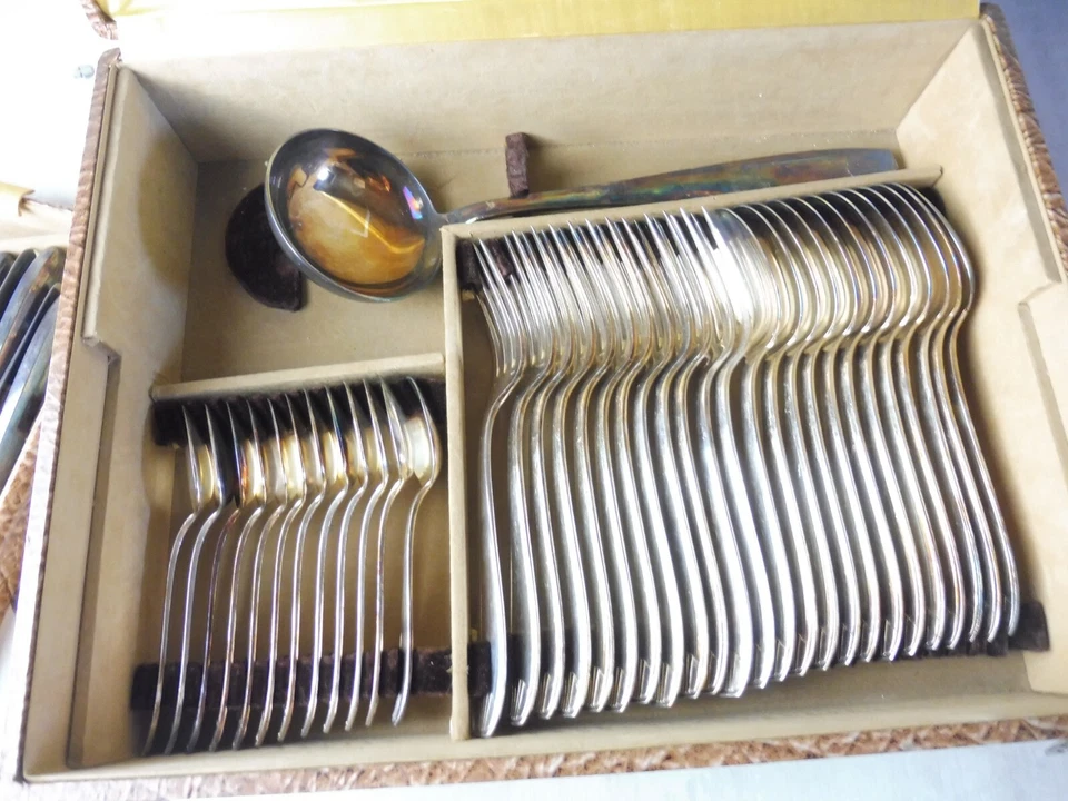 Ancienne valise / ménagère, en métal argenté, Apollo 84, 49 pièces - Photo 2/4