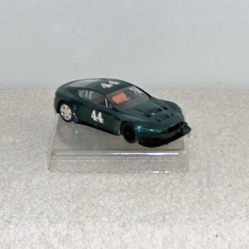 Aston Martin DBR9 #44 grün Hornby 1:32 Slotcar analog getestet - Bild 3 von 9