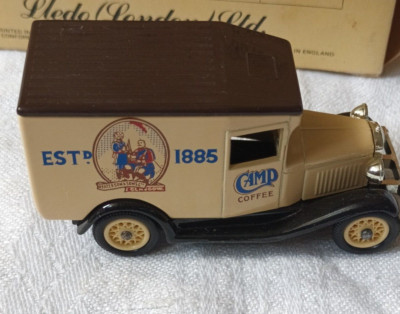 Lledo Modellauto Days Gone Camp Coffee A Ford Van