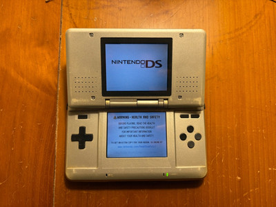 Nintendo DS Silver Handheld System - Good Condition! - TESTED AND WORKING (09)