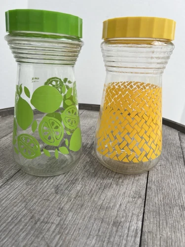 VTG PYREX Lime Green Pattern & Anchor Hocking Carafe Pitchers w/ Plastic Lids