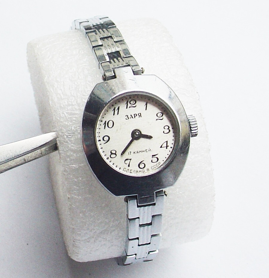 Vintage Zarya 1601 Russian Mechanical Wind 17 Jewel Ladies Watch Box Papers Mint Vintage Ladies Watch Zarja Cal.1601 Zaria 17 Jewels Soviet  main image 2
