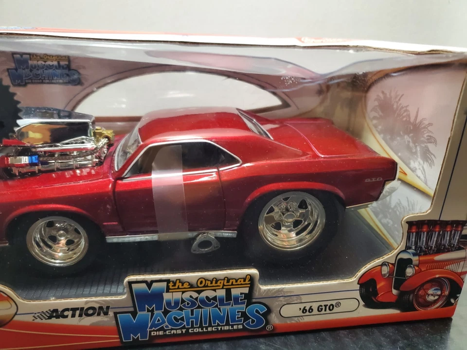 Muscle Machines 1966 '66 Pontiac GTO 1:24 Scale Diecast Car 71125 - Image 2 of 4