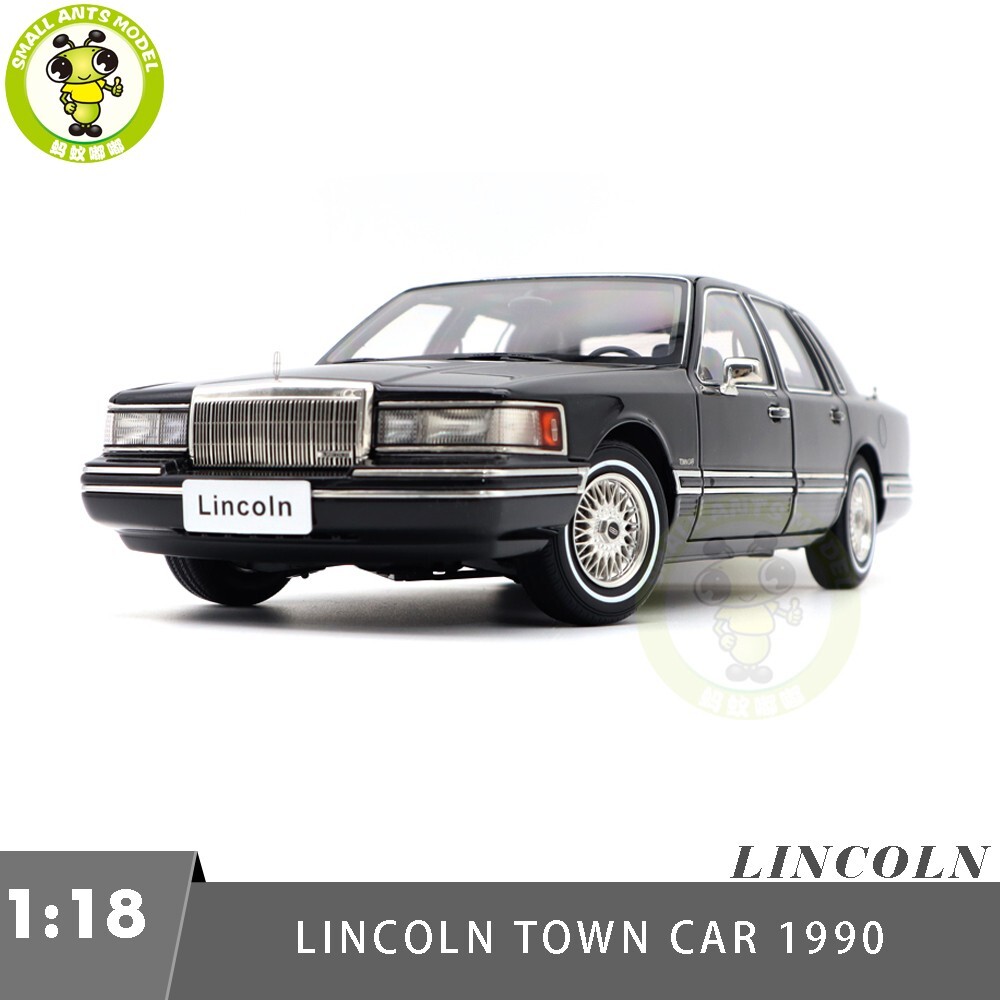 1/18 Lincoln Town Car 1990 Second Generation Diecast Model