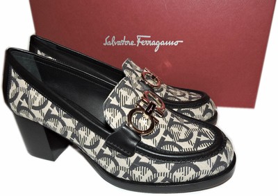Salvatore Ferragamo Loafer Pumps Silver Gancini Print  display picture 1