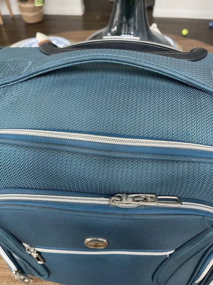 Ruedas con ruedas laterales blandas para equipaje de mano SWISSGEAR, verde azulado Foto 3 de 4