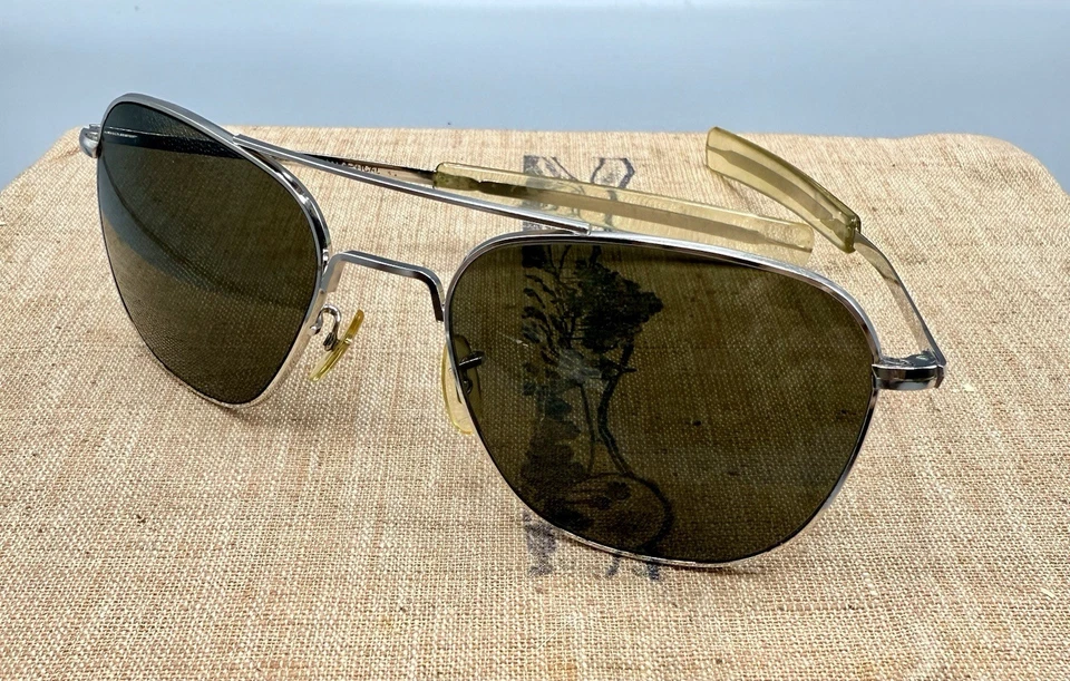 VTG American Optical FG58L Pilot Sunglasses Aviator Silver Tone 5 1/2 & Case - Image 4 of 4