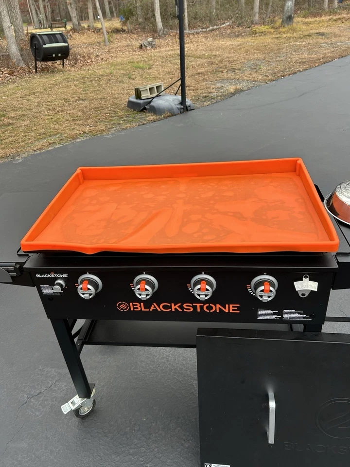 Blackstone 36" Estación de Cocina Plancha 4 Quemadores con Tapa Dura y Portaherramientas Foto 2 de 4