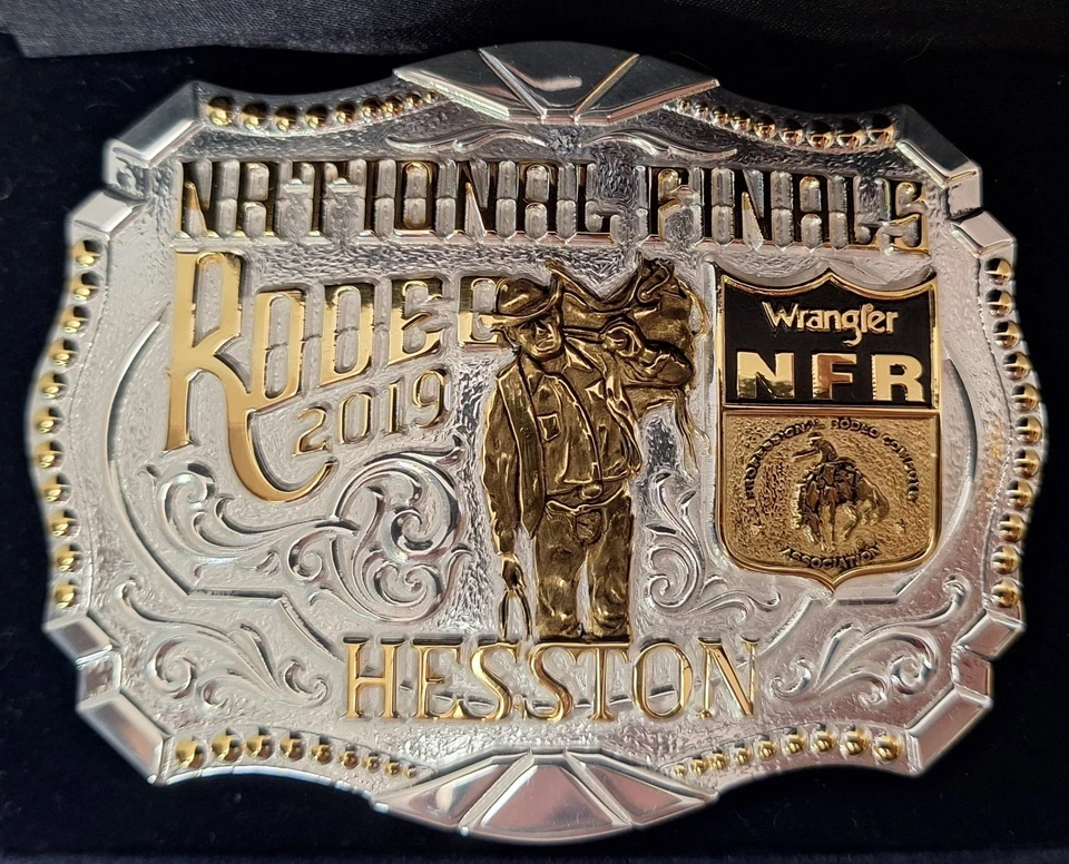 Hebilla de cinturón Hesston 2019 Wrangler NFR Montana Silversmiths Limited Collectors Foto 2 de 4