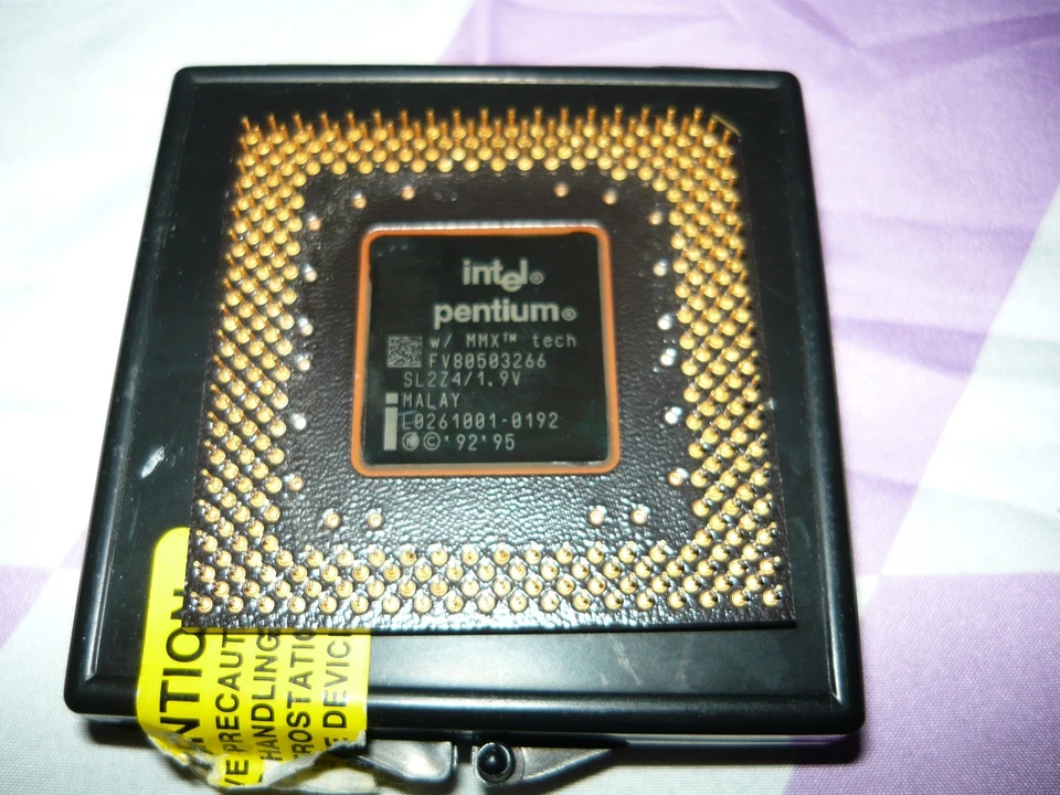 De colección Muy Raro Intel Pentium MMX 266 MHz SL2Z4 1.9V Tillamook ¿Caja Abierta? Foto 2 de 2