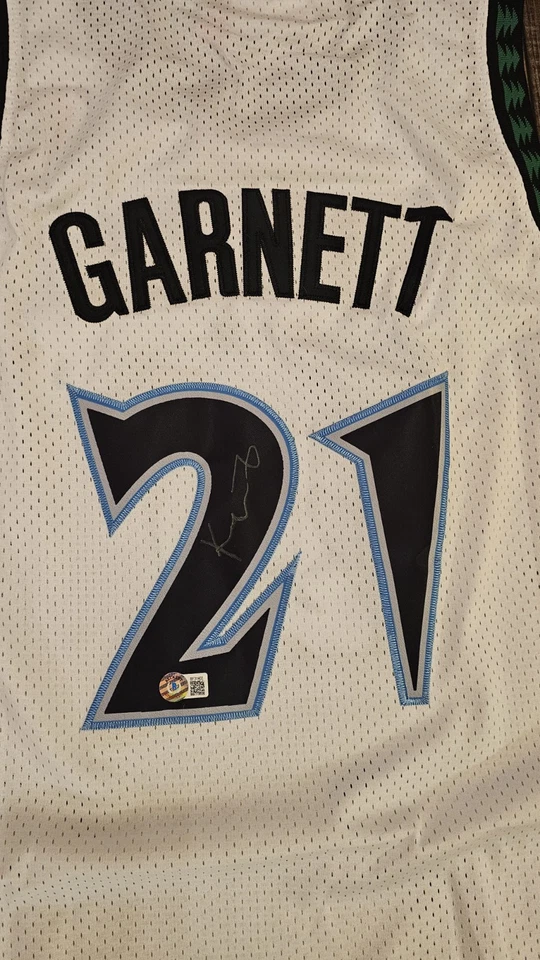 Camiseta de los Minnesota Timberwolves firmada por Kevin Garnett con certificado Beckett Foto 4 de 4
