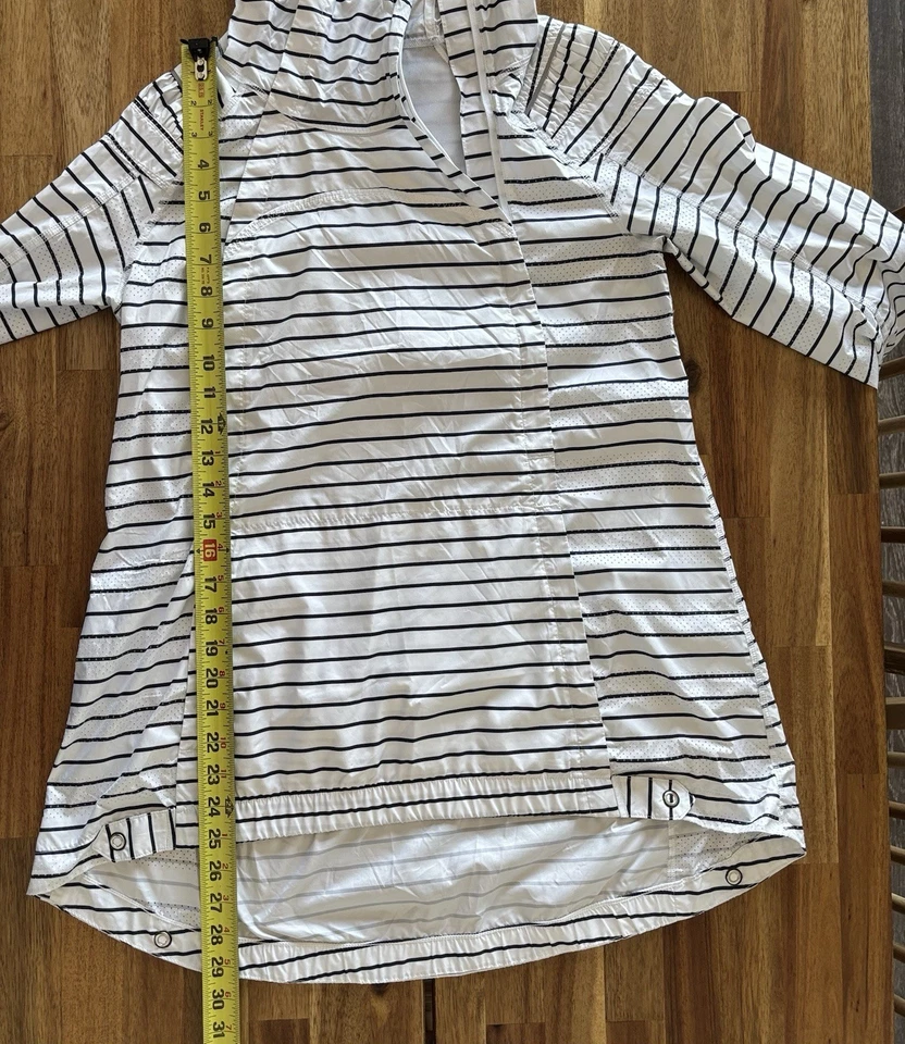 Pullover Lululemon Pack and Go Talla 6 Estampado a Rayas Silenciosas Blanco Azul Deportivo Preppy Foto 3 de 4