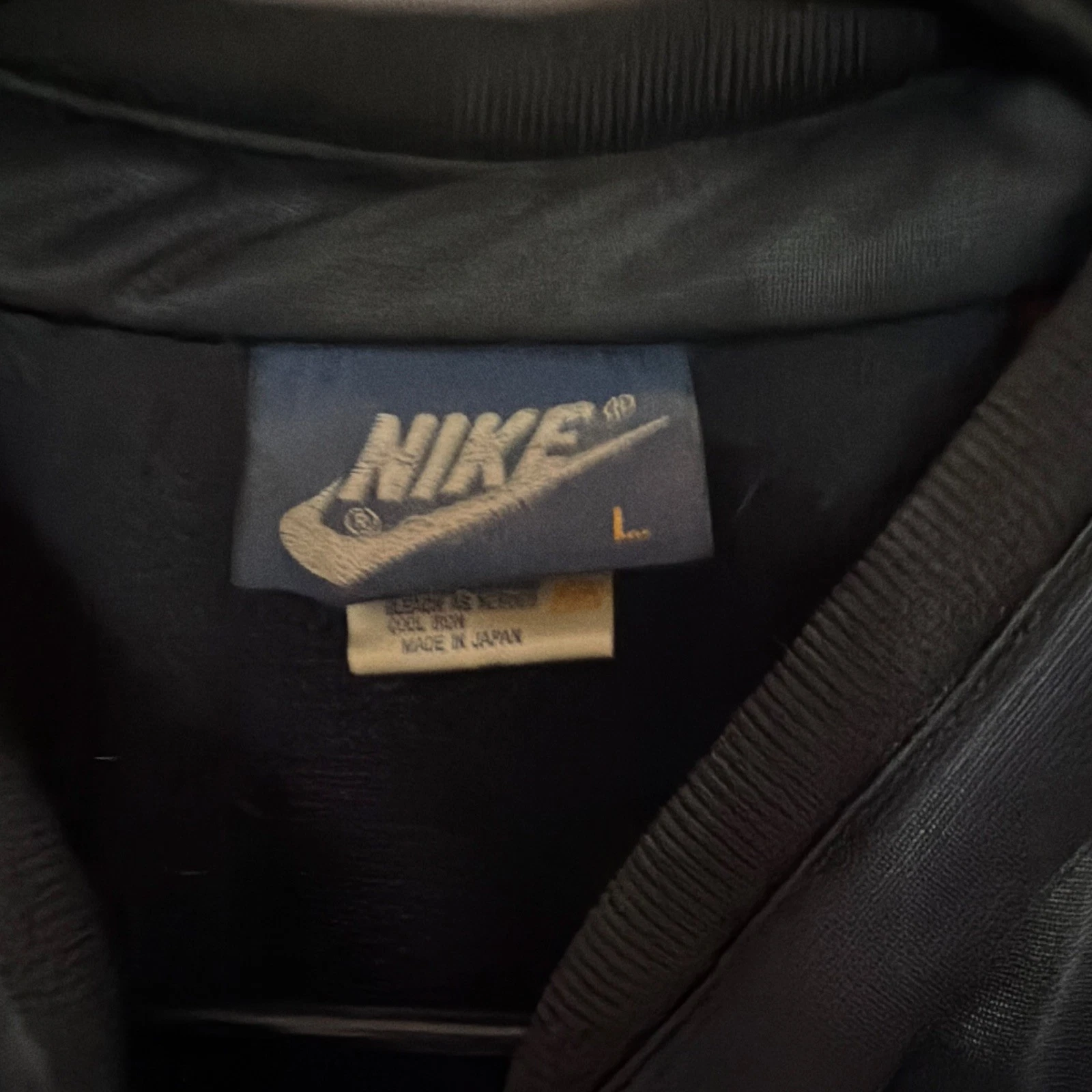 Nike Air Jordan Men's Track Jacket Full Zip L Black/Red Colorblock Satin - product detail image 3