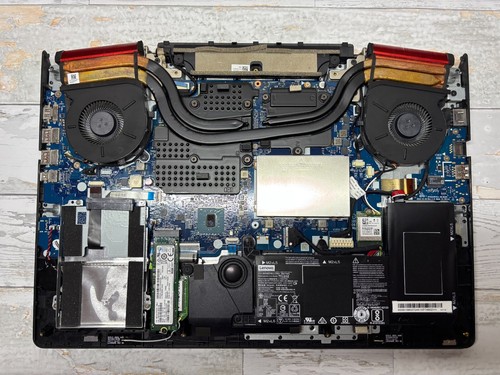 Lenovo Legion Y720-15IKB (15,6" FHD IPS/i7-7700HQ/ 16 GB/Intel HD 630/SSD 128 GB) - Foto 18 di 21