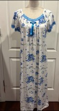 Women Short Sleeve White Nightgown Blue Floral Front Lace Sz L 45"L x 24"W