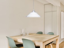 Skandinavische Hängelampe einflammig mit Glas Lampenschirm über Esstischlampen