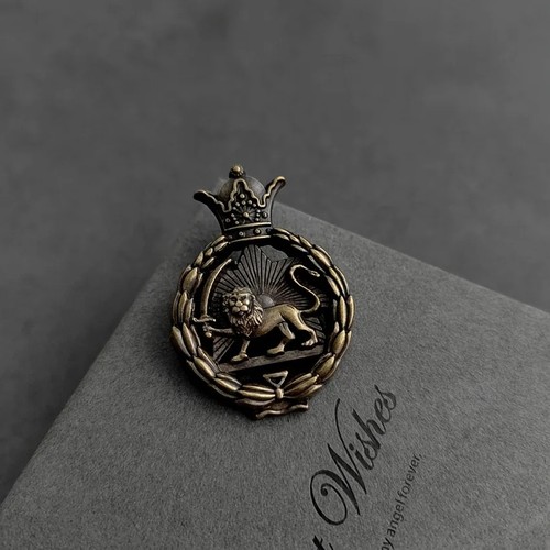 Vintage Crown Lion Brooch Pin Mens Round Lapel Suit Badge Classic Retro Jewelry