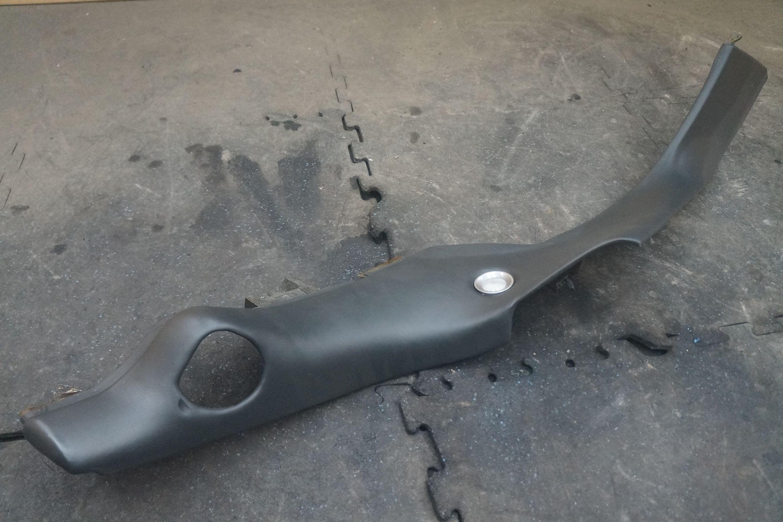 Left Upper D Pillar Quarter Trim Panel 4G43-31113-ACW OEM Aston Martin DB9 2005