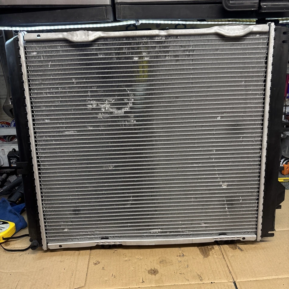 Coolant Radiator for Mercedes Benz S-Class W126 260SE 300SE Model Year '85-'91 - Image 3 of 3