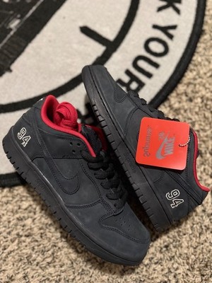 - Supreme x Nike Dunk SB Low Black