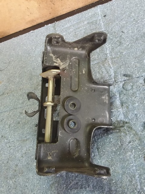 89 1989 yamaha vmax 1200 GAS TANK SIDE COVER SHELL mount ...