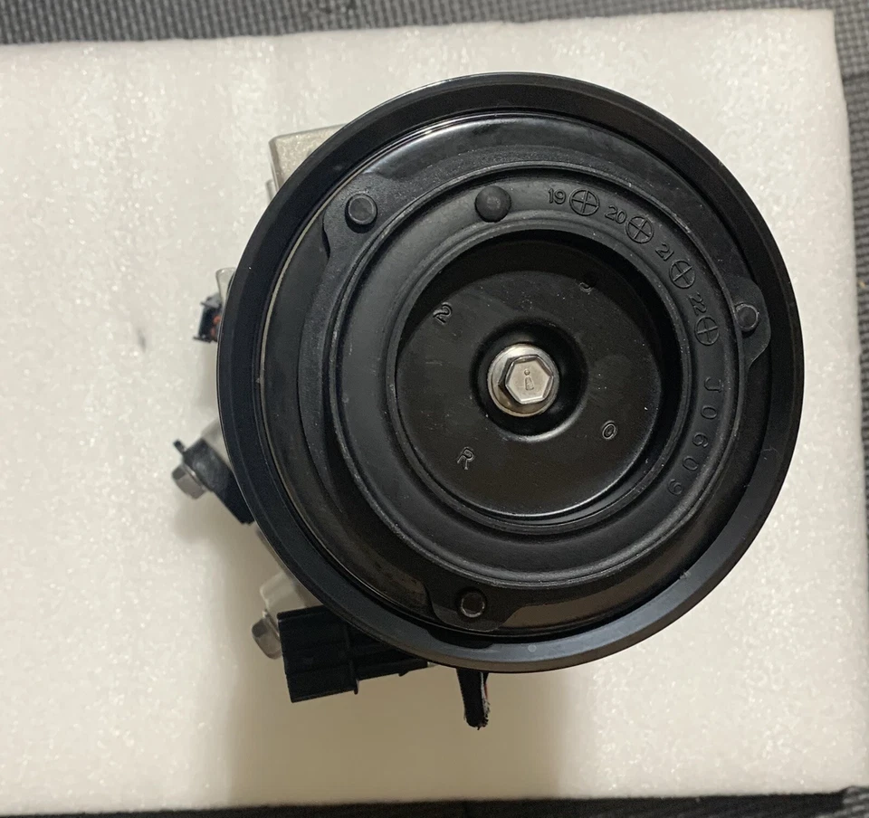 97701-2S500  2011-2016 Sportage Tucson A/C Compressor Assembly Genuine New Oem - Image 2 of 4