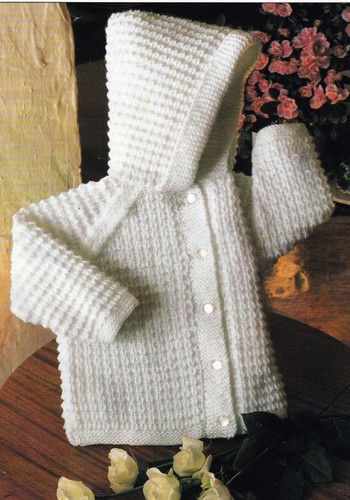 BABY~JUNGE/MÄDCHEN~JACKE/KAPUZE~~DK~STRICKMUSTER~GRÖSSE Brustumfang 18"-22" (E 25)