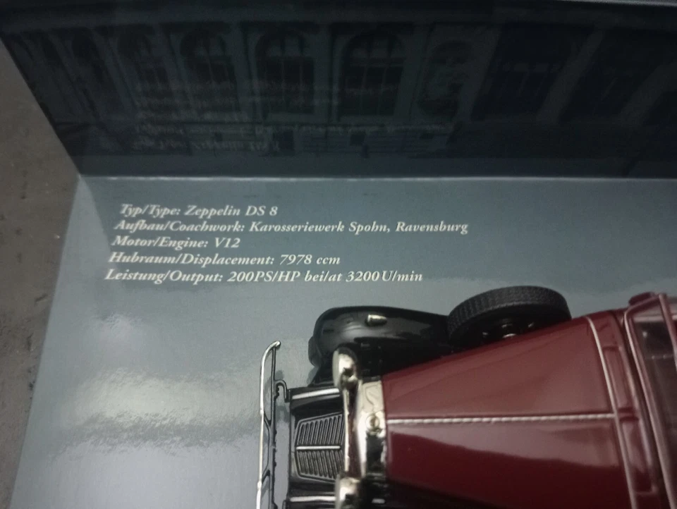 Minichamps 1/43 Maybach Zeppelin red-black - Immagine 2 di 4