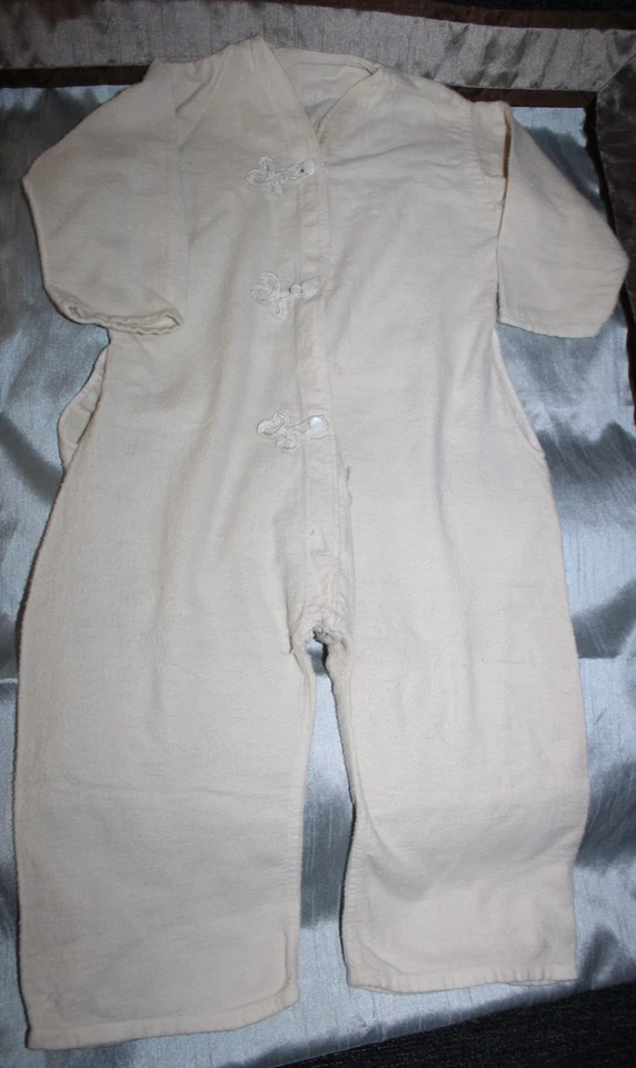 Pijamas largos de franela de una pieza antiguos para niños con solapa trasera Foto 2 de 4