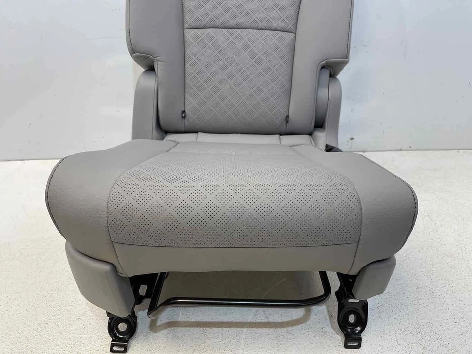 Se adapta a Honda Passport 19-23 asiento trasero derecho del lado del pasajero cuero gris OEM Foto 2 de 4