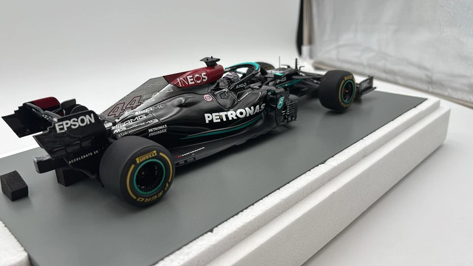  SPA18S594 Sparkmodel Mercedes-AMG F1 W12 E Performance L. Hamilton winner  - Immagine 3 di 4