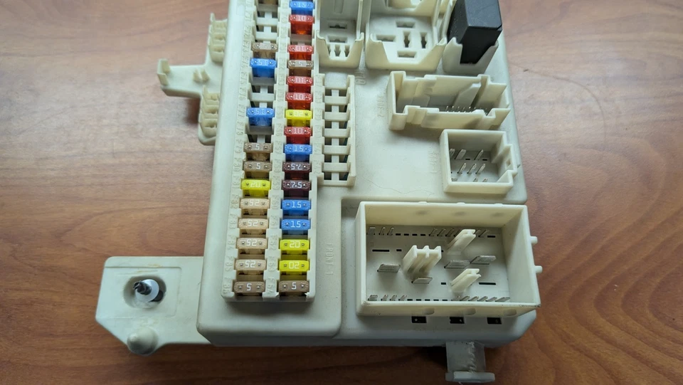 Módulo de controle de corpo caixa de fusíveis Volvo S40 V50 C30 fabricante de equipamento original 8690719 200104 - Imagem 2 de 4