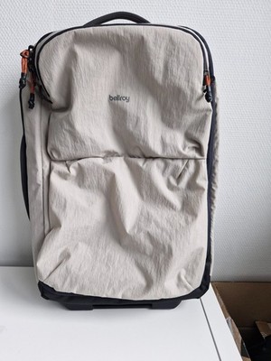 Bellroy Tasche Lite Carry-On mit Rollen + Teleskopgriff