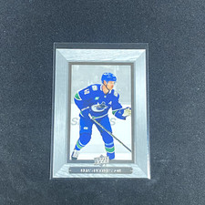 Elias Pettersson #BH-24 Bee Hive 2023-24 Upper Deck Extended Series Hockey NHL
