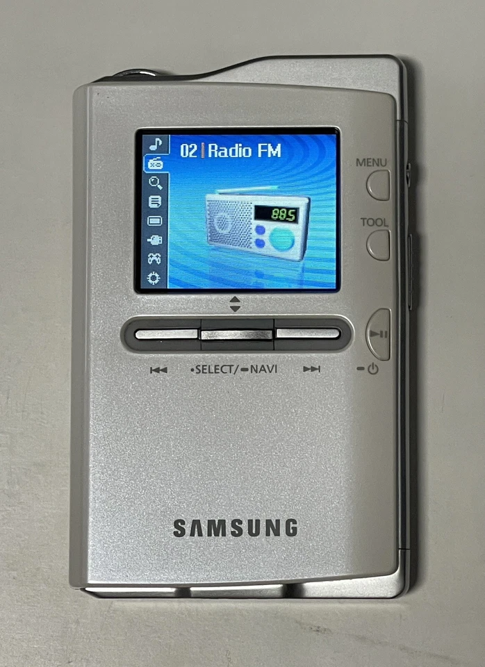 Reproductor de audio digital Samsung vintage de 20 GB - plateado - YH-J70/SW Foto 4 de 4