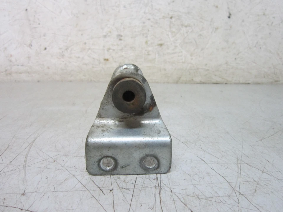 Soporte de tanque de gasolina trasero Bridgestone 100 Sport 1967 con goma Foto 2 de 4