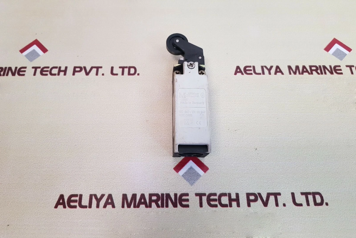 Klockner Moeller AT12-8-I Limit Switch 230V/6A IP65