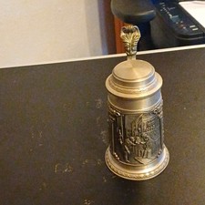 Zinn Bierkrug mit Deckel und Henkel, Reliefmotiv Mensch, 1 Einheit