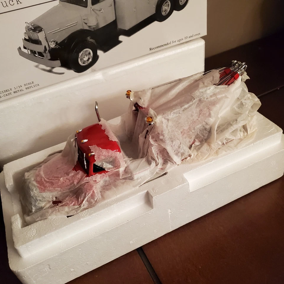 First Gear Mack L-Model Tow Truck Wrecker Ernst Holmes Towing 1/34 Scale 19-3186 - Image 4 of 4