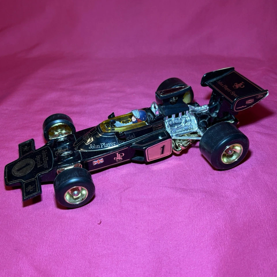 18:1 Corgi Toys 190 Lotus Formula 1 JPS John Player Special Car with Box - Image 4 of 4
