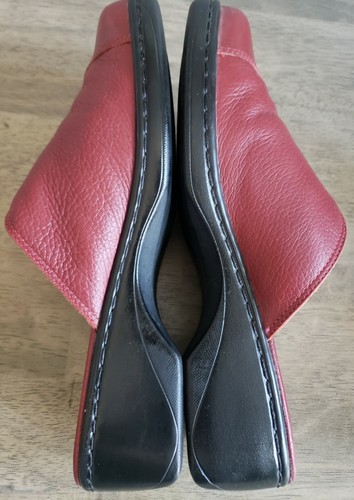 Clarks Leather Clogs Women's Size 8.5 Wide Red Slip-On Mules Comfort - Picture 5 of 7