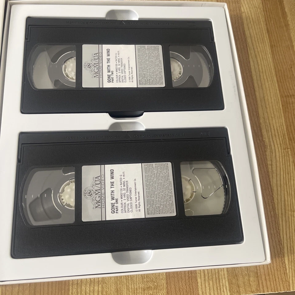 Gone With the Wind - Deluxe Edition - 2 VHS tape set - Image 2 of 4