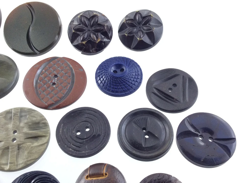 Vintage Molded Mixed Lot Plastic Garment Button Size 1.75in Lot of 34 742C - Image 4 of 4