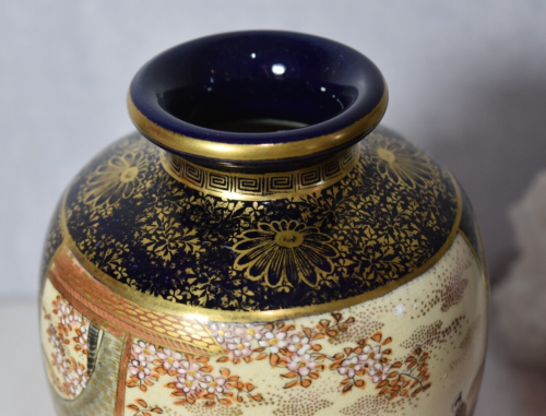 Vtg Japanese Satsuma Cobalt Blue Gold Gilt Flower decoration Geisha Motif Vase - Picture 4 of 24