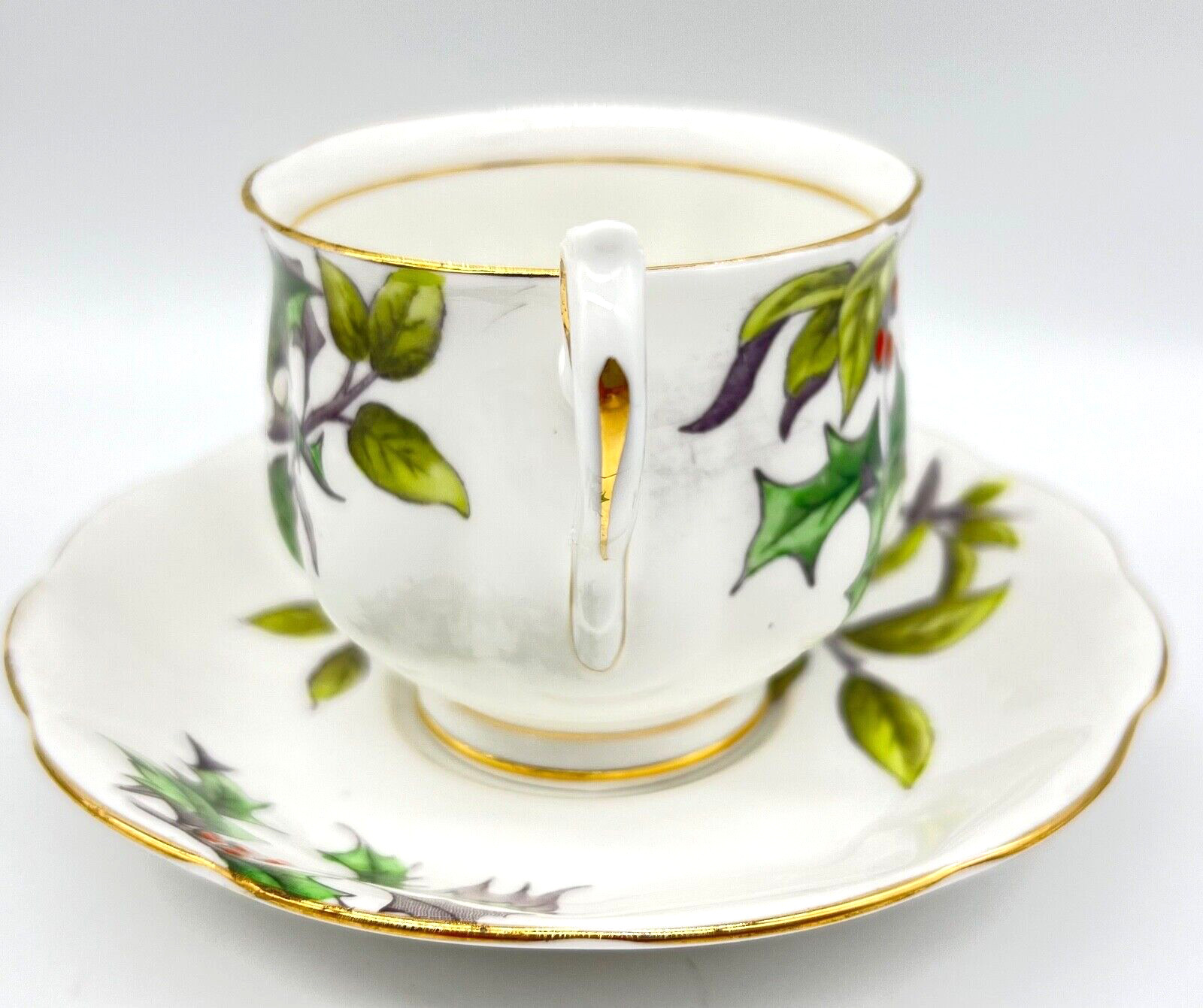 ROYAL ALBERT FLOWER OF THE MONTH DECEMBER HOLLY TRIO: DESSERT PLATE, CUP, SAUCER