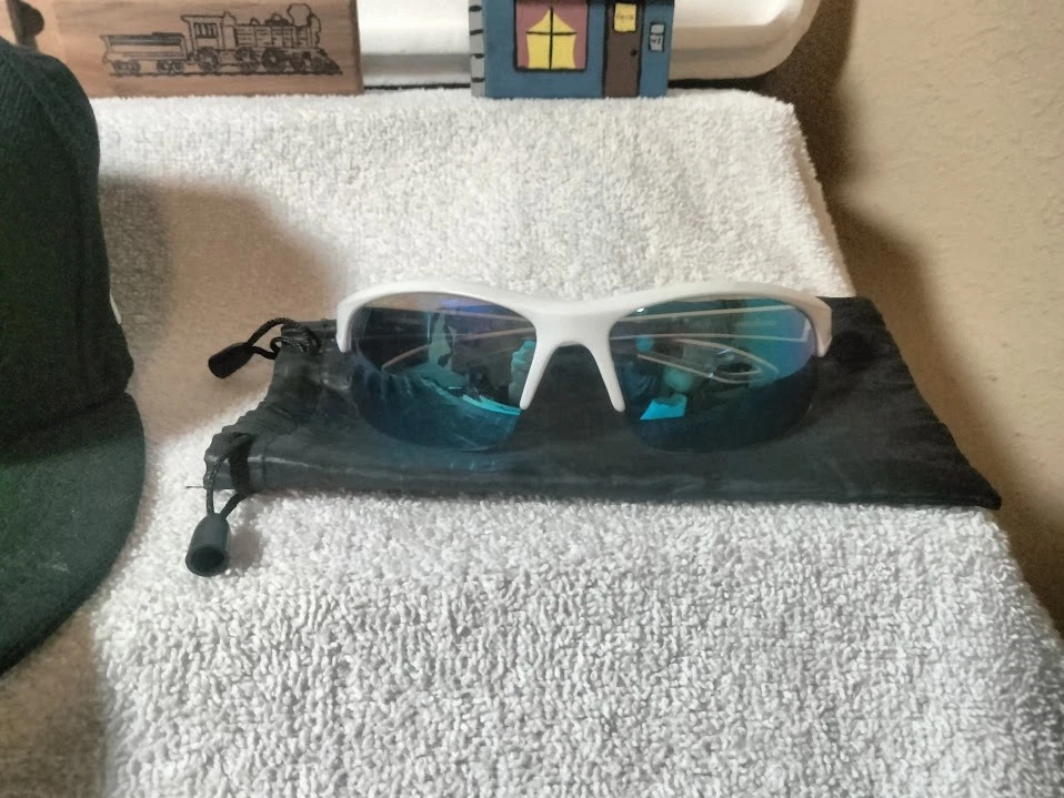 Gorra ajustada Detroit Tigers New Era 59Fifty (talla 7 3/4), gafas de sol, guantes + Foto 3 de 4