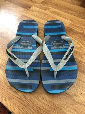 Mens, havaianas blue flip-flops, blue stripes, size 6-7, good condition - Image 1 of 4