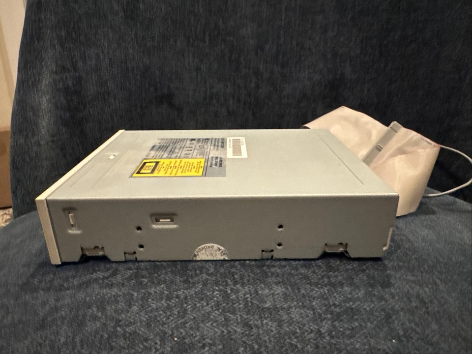 Lite-On LTR-40125S CD-RW Drive - Vintage 2002, Fully Functional - Image 4 of 4