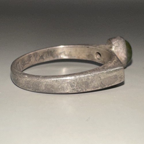 Oval Cabochon Paridot Set Petite Sterling Ring Size 6 (2.8g) - Picture 3 of 10