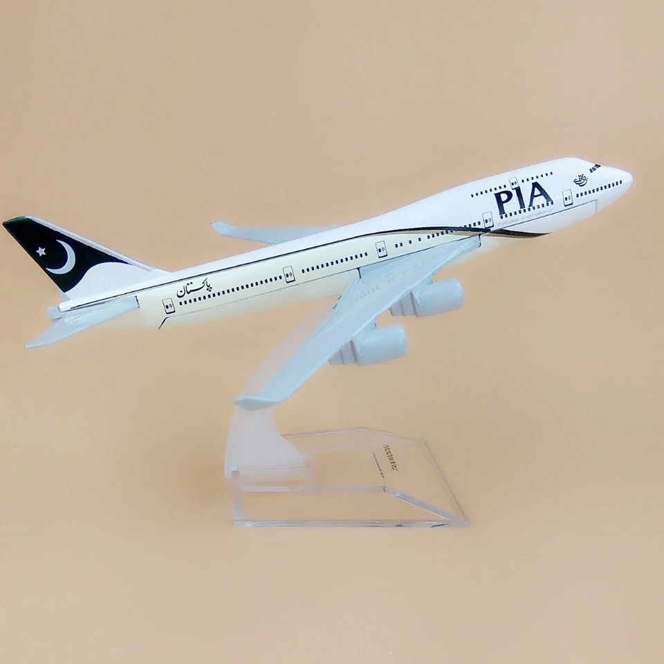 1:400 Diecast Airplane Model 16cm Pakistan International Airlines Boeing 747 PIA - Image 2 of 4